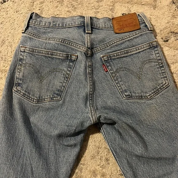 Levi's Women's Light Blue Classic Denim Jeans - Picture 15 of 15